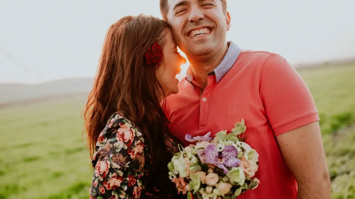 Лунный календарь свиданий в апреле и мае 2022: благоприятные и неблагоприятные дни для отношений и новых знакомств