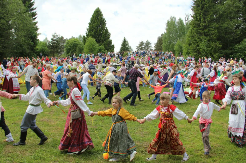 Россиян призывают сплотиться…Не очень объясняя пределы и сроки, по истечении которых жизнь наладится. А как вы понимаете этот призыв?