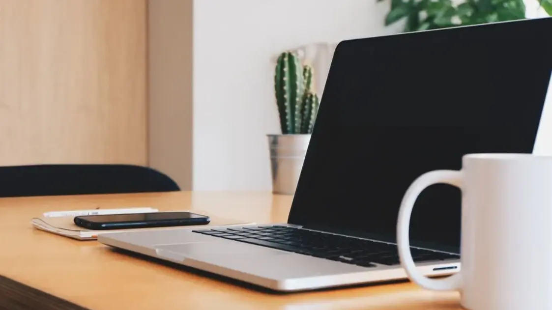 Минцифры порекомендовало крупным компаниям поддержать «белых хакеров» материально