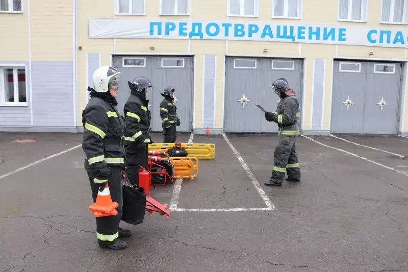 Тамбовские спасатели соревновались в скорости ликвидации последствий ДТП.