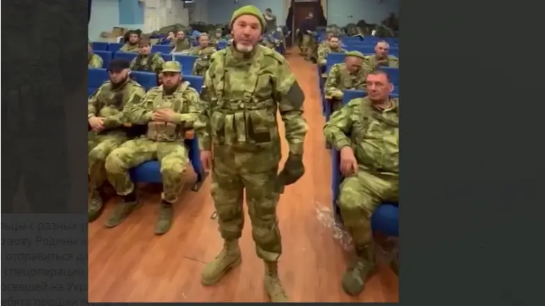 Кадыров показал на видео десятки российских добровольцев в Грозном для отправки на Донбасс. И даже назвал номер телефона для записи