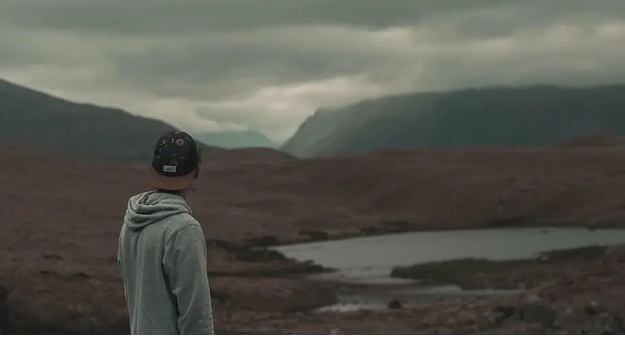 Отец 11 мальчика написал заявление в полицию на двух школьников: они пытались изнасиловать мальчика в раздевалке