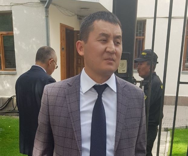 Оборзевший консул Киргизии Алмаз Букалаев предложил лечить безработных мигрантов по полису ОМС