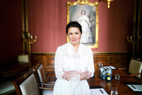 Анна Нетребко решила, что на пол-карасика это не измена?