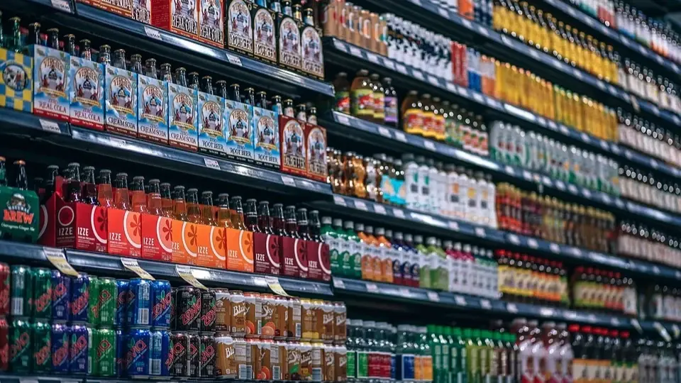 Coca-Cola и PepsiCo завершили работу или ушли из России: какие соки и напитки покинули российский рынок