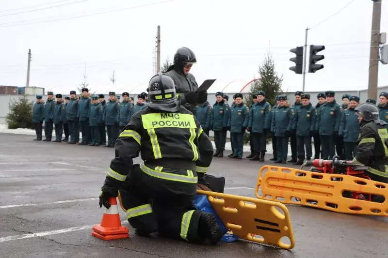 Тамбовские спасатели соревновались в скорости ликвидации последствий ДТП.