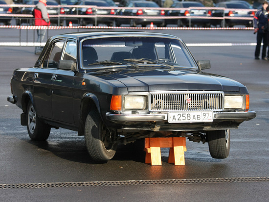 Отобрать у чиновников дорогие иномарки