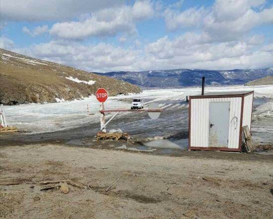 Переправу на остров Ольхон в проливе Малое Море озера Байкал решено закрыть со 2 апреля.