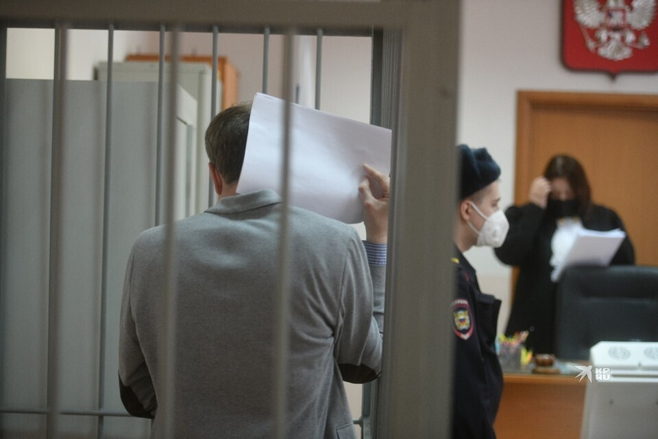 Известный врач и пенсионер изнасиловали 15-летнюю школьницу 