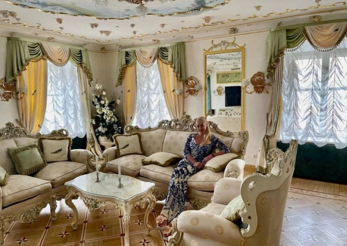 Назло всем соседям: обнаженная Волочкова предстала на заснеженной улице после бани