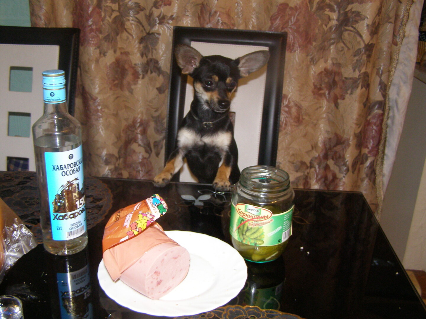 Доллар падает, а водка дорожает...