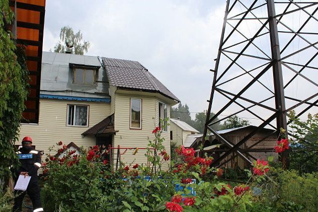 Какие есть ограничения, если на садовом участке установлена ЛЭП, на что имеют право энергетики? Какие ограничения существуют?