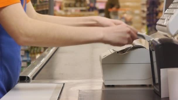 Минпромторг заявил о дефиците кассовой ленты в России