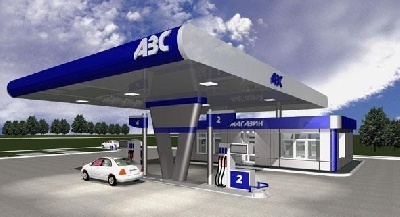 На московских АЗС подешевел бензин.