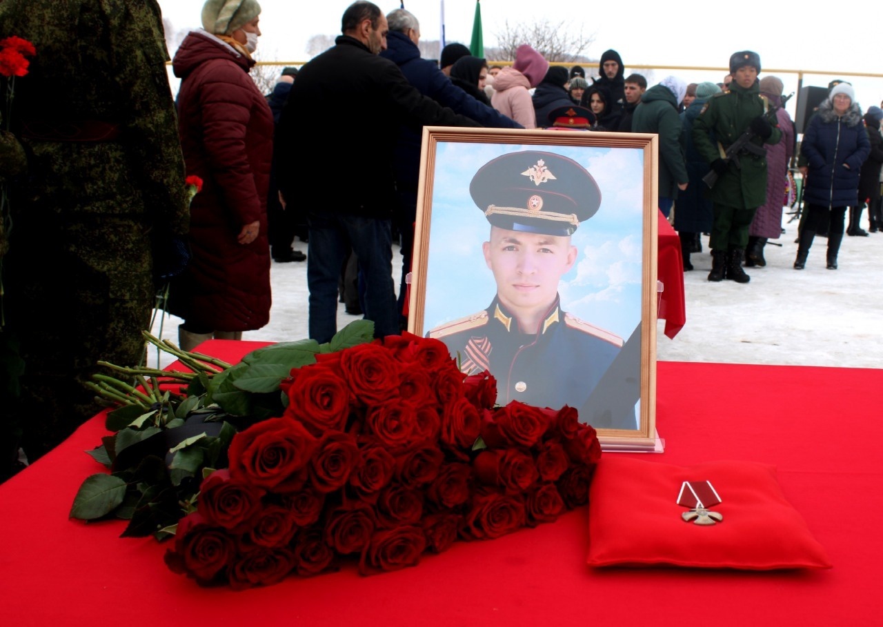 Новости сегодня крокус список погибших. Книга памяти погибших на Украине 2022. Прощание с погибшим солдатом.
