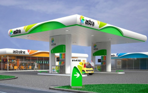 На московских АЗС подешевел бензин.