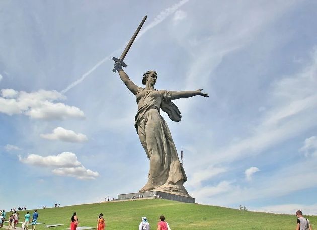 Необычные скульптуры: 5 самых высоких арт-объектов со всего мира