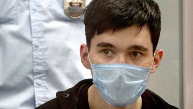 Директор гимназии, в которой "казанский стрелок" застрелил 7 человек, может лишиться свободы на 7 лет
