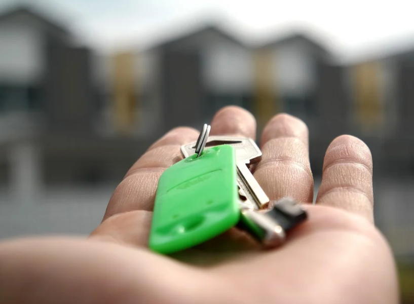 Кто имеет право подарить долю в квартире?