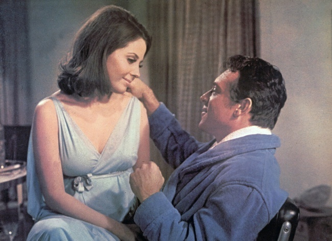 « Я просто хочу, чтоб меня полюбили не только за мое красивое тело». Честно о романе Жаклин Сьюзан - «Долина Кукол»