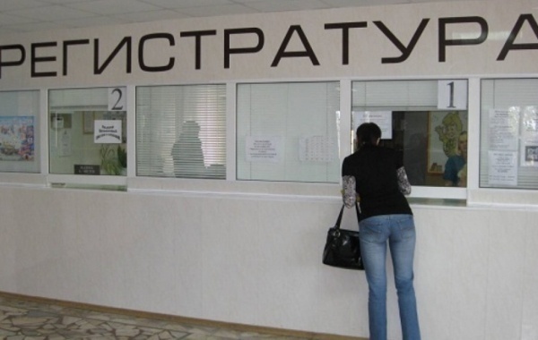 Как поликлиники изменят график работы в майские праздники 2022: выходные и сокращенные дни. Коснутся ли изменения травмпунктов и скорой помощи