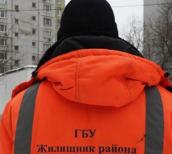 Во дворе на Милашенкова установили урны