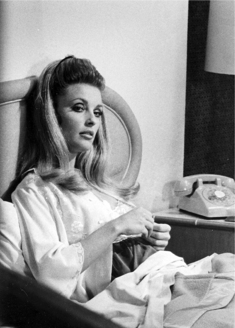 Хотите проверить себя? Тест: На сколько хорошо вы знаете сюжет романа «Долина кукол» Жаклин Сьюзан?