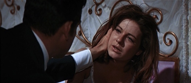 Хотите проверить себя? Тест: На сколько хорошо вы знаете сюжет романа «Долина кукол» Жаклин Сьюзан?