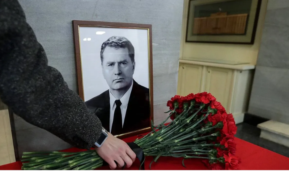 Владимира Жириновского похоронят 8 апреля на Новодевичьем кладбище. Отпевание пройдет в храме Христа Спасителя 