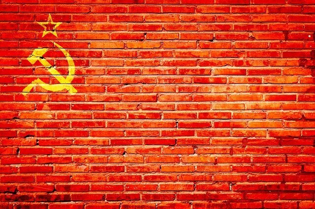 Какому поколению жить легче?