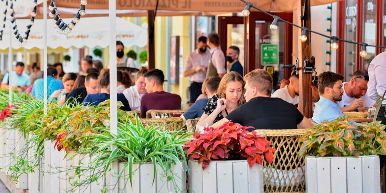 Собянин разрешил владельцам кафе не демонтировать летние веранды на зиму