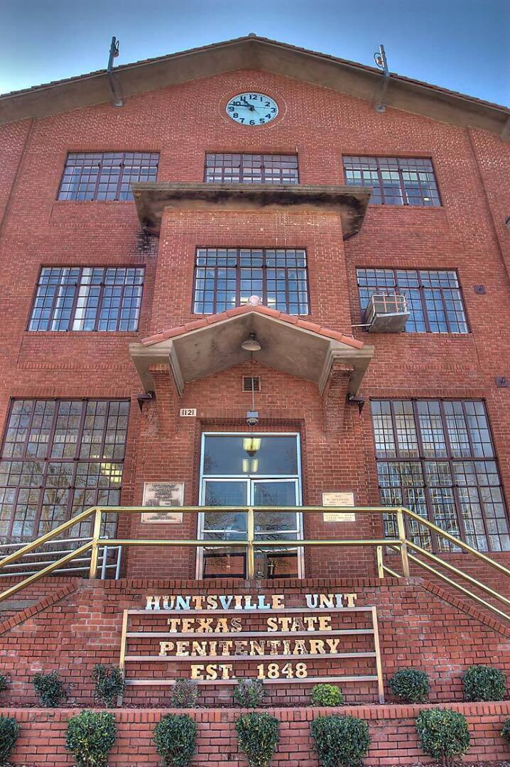 В Техасе собираются казнить многодетную мать, 14 детей останутся сиротами. Ким Кардашьян борется за её жизнь. Нужно ли спасать?