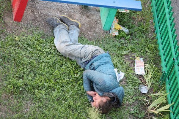 Почему русские пьют так много водки?