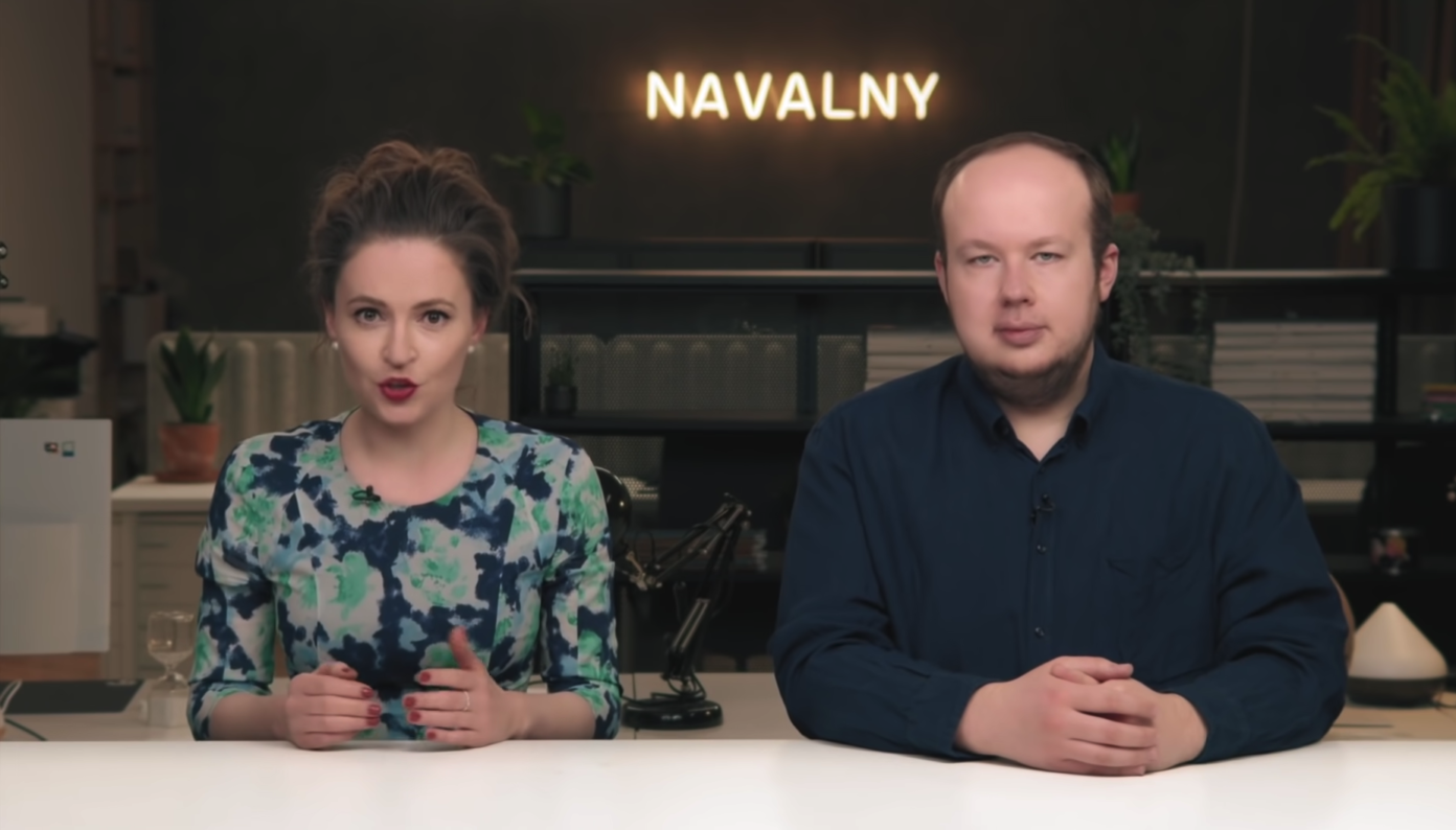 Сторонники Навального заявляют, что суперяхта «Кайман» связана с Путиным. Члены экипажа предположительно являются сотрудниками российских спецслужб.