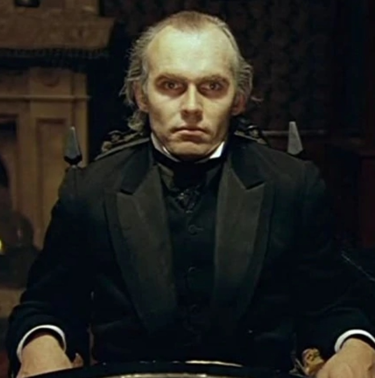 Какой персонаж был введён Конан Дойлом как способ «расправиться» с Холмсом, чтобы прекратить цикл, который сам писатель считал легковесным ...