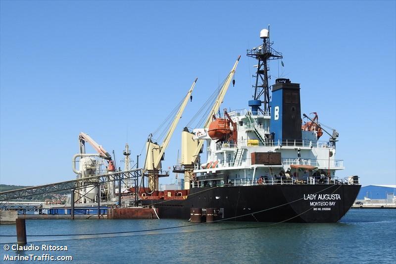 Украинские нацики захватили иностранные суда