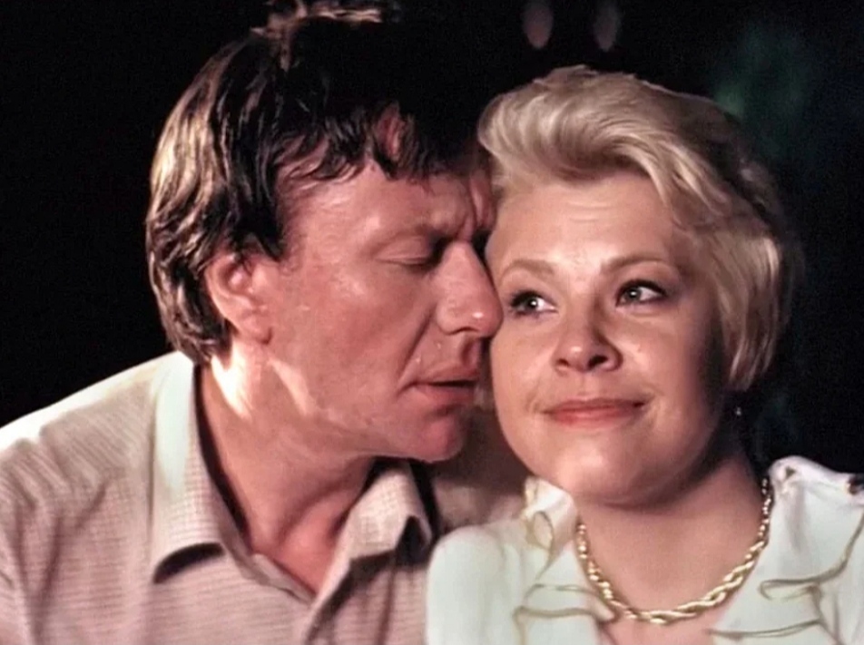 Один из последних хитов советского кинопроката. Фантастическая история с прологом, эпилогом и музыкальным комментарием Андрея Миронова 