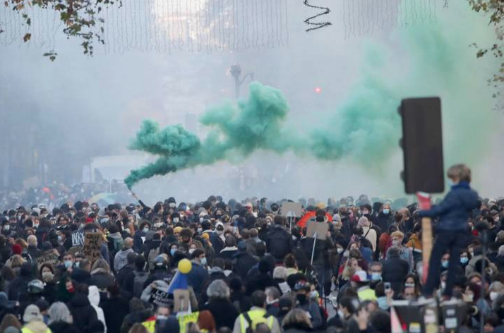 Протесты и беспорядки во Франции сегодня 11 апреля 2022: Выборы президента Франции-2022 результаты, на фоне беспорядков Макрон побеждает Марин Ле Пен