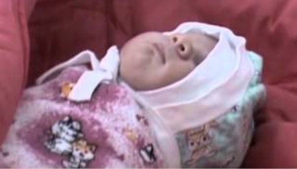 Мать бросила новорожденную дочку.Мать чуть не обрекла малышку на смерть