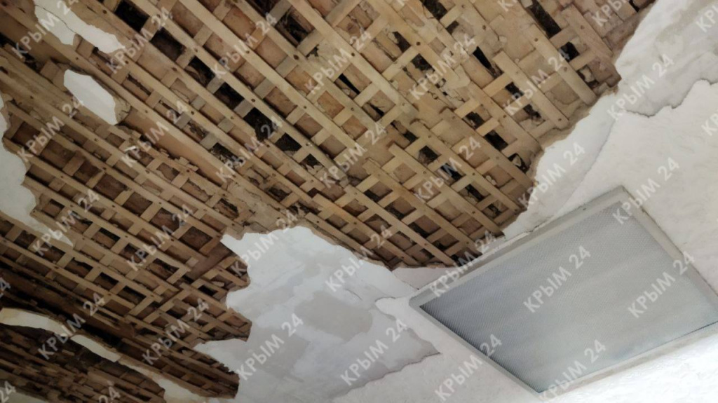 Упавший украинский беспилотник повредил дом в Крыму: опять Украина пугает крымчан атаками беспилотников