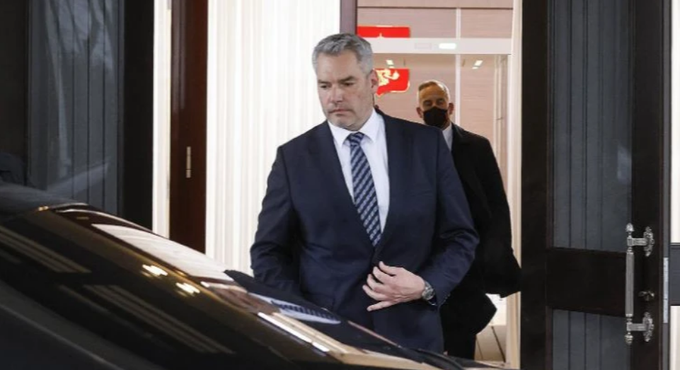 «Это не дружественный визит». Канцлер Австрии назвал встречу с лидером РФ жесткой