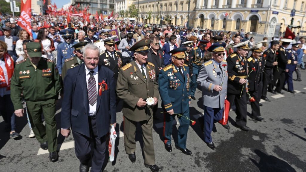 Выплаты к 9 мая 2022: в каком размере, кто получит по 10 000 рублей, когда будут выплаты, индексация выплаты, дополнительные региональные выплаты 