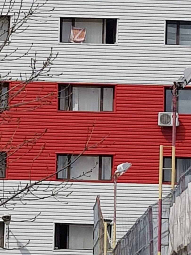 В румынском городе Яссы полиция примчалась на вызов — букву "Z" вывесили в окне университетского кампуса.