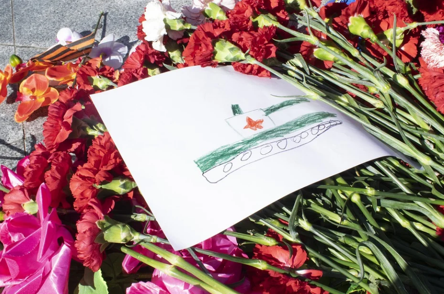 Опрос дня – 13.04.2022. Почему Казахстан отменил парад ко Дню Победы?