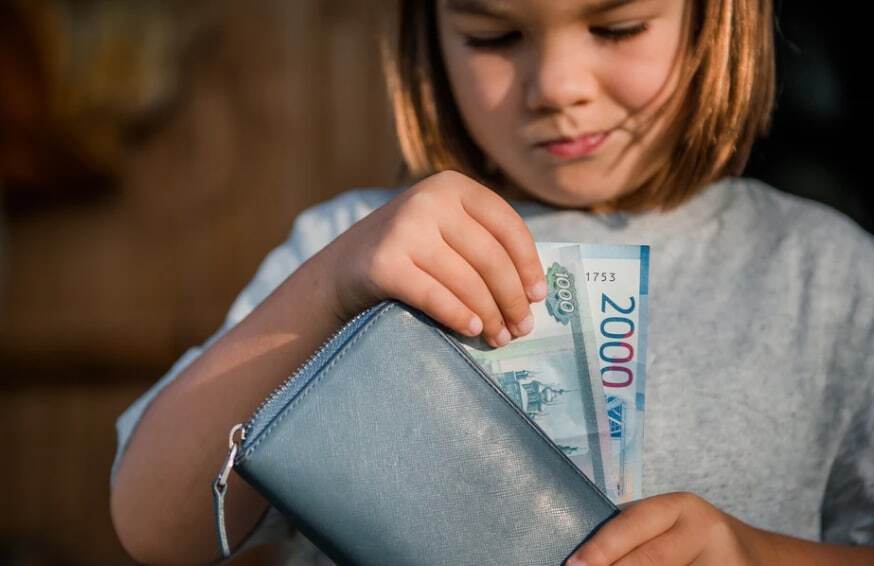 11-летняя школьница из Москвы отдала одноклассникам миллион рублей на новый компьютер и «ноготочки»Началось все в декабре 2021 года....