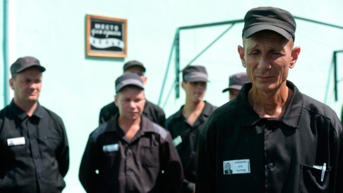 В России за два месяца число заключенных в мужских тюрьмах сократилось на 23 тысячи человек