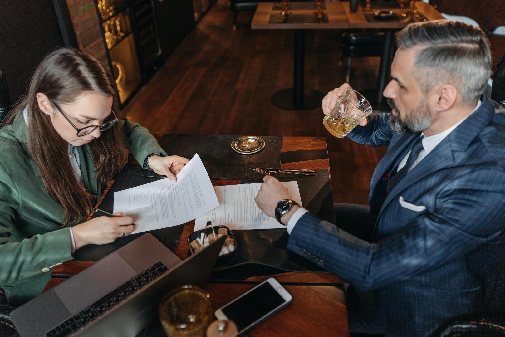 Непорядочная женщина пришла к юристу