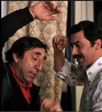 Грузинский лётчик после 8ми лет работы на вертолёте Ми-2 в горных селениях, решил переехать в Москву. Мечта сбывается, но мыслями он постоянно ....