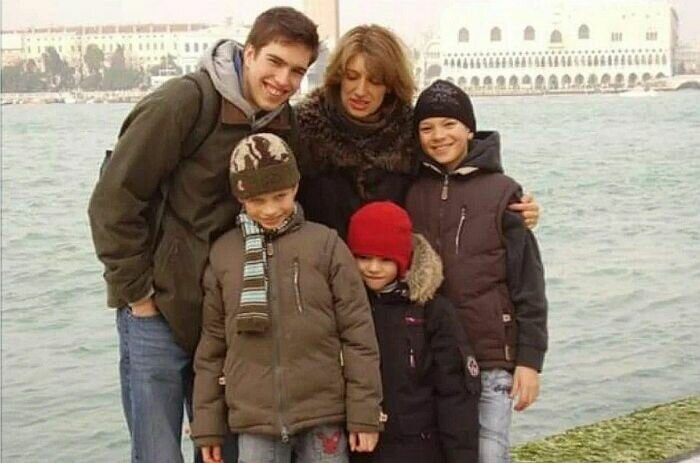 Как живёт Лилиана Гасинская - «девушка в красном купальнике», спрыгнувшая с Советского лайнера, плывшая через бухту с акулами, чтобы сбежать из СССР