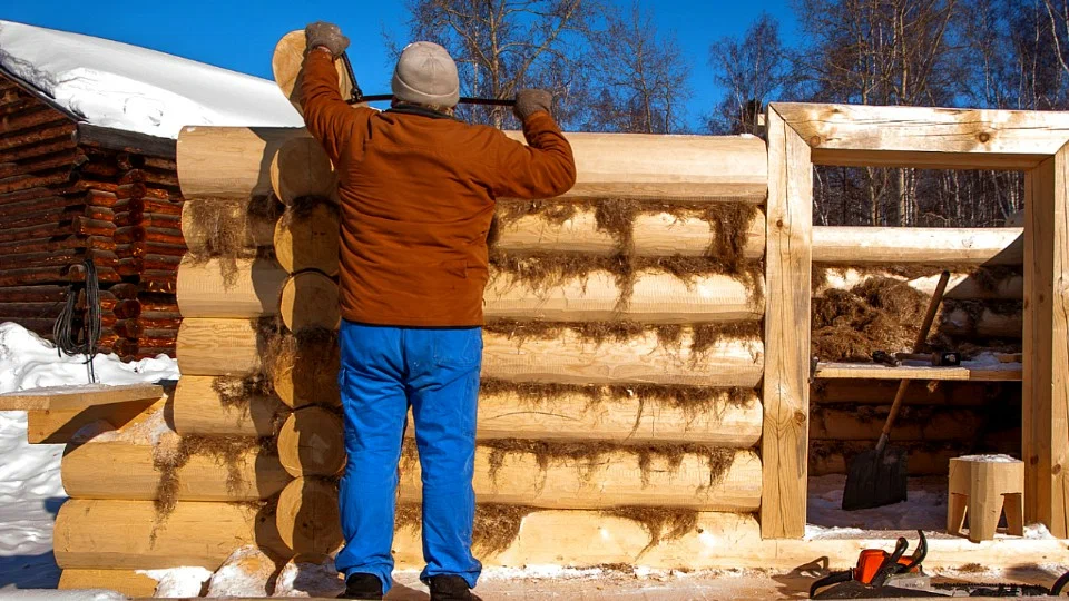 Что теперь может произойти, если дом или баню поставить рядом с соседским забором: разбираем новое решение суда
